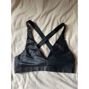 black sports bra
